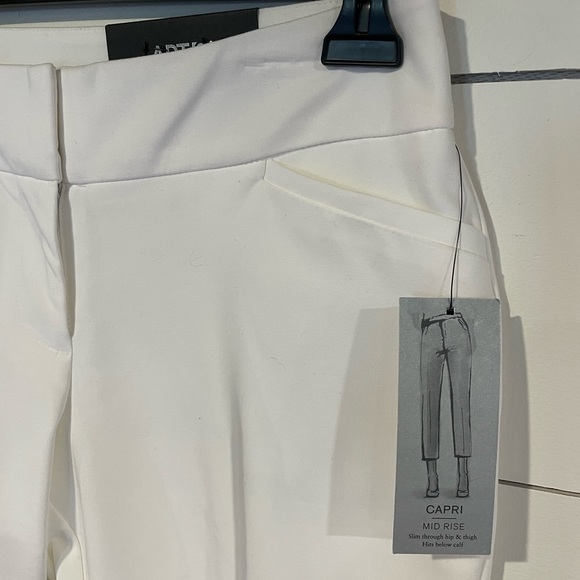 Women’s White Capri Mid Rise Size 6 - Picture 3 of 5